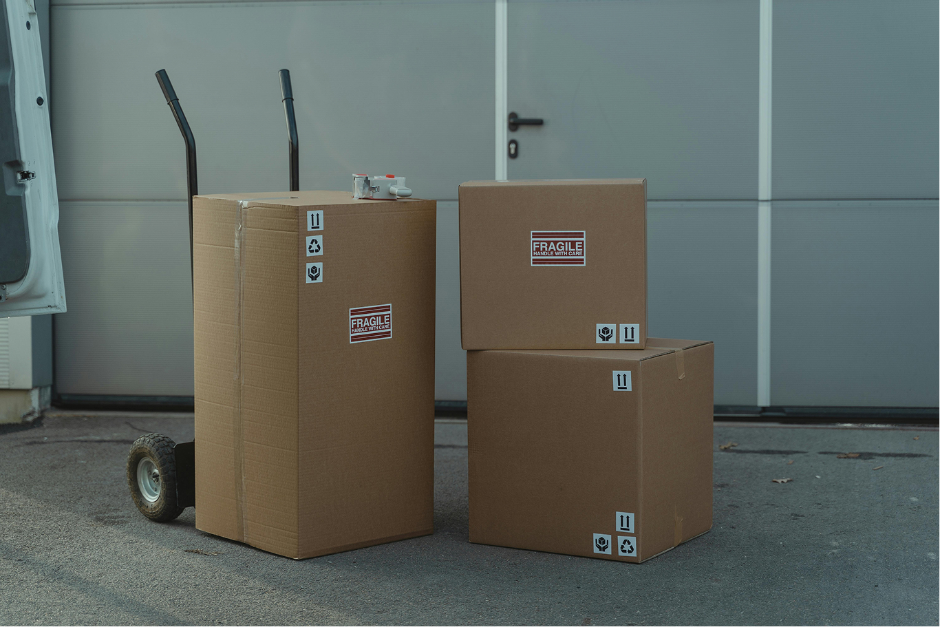 Erfolgreicher Vertragsabschluss zwischen MD TRADE und Kunde beim Restpostenverkauf - professionelle Geschäftsabwicklung